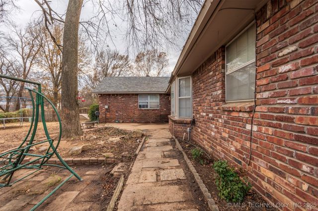 1909 W Oakridge Street, Broken Arrow, OK 74012