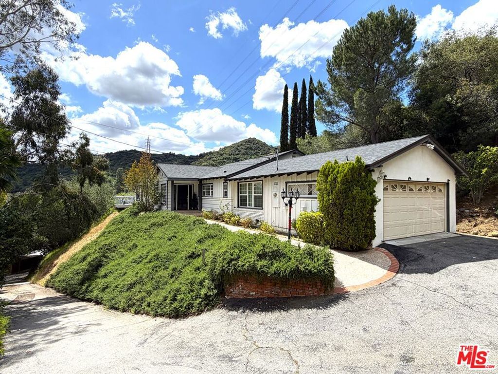 3759 Lockerbie Lane, Glendale, CA 91208