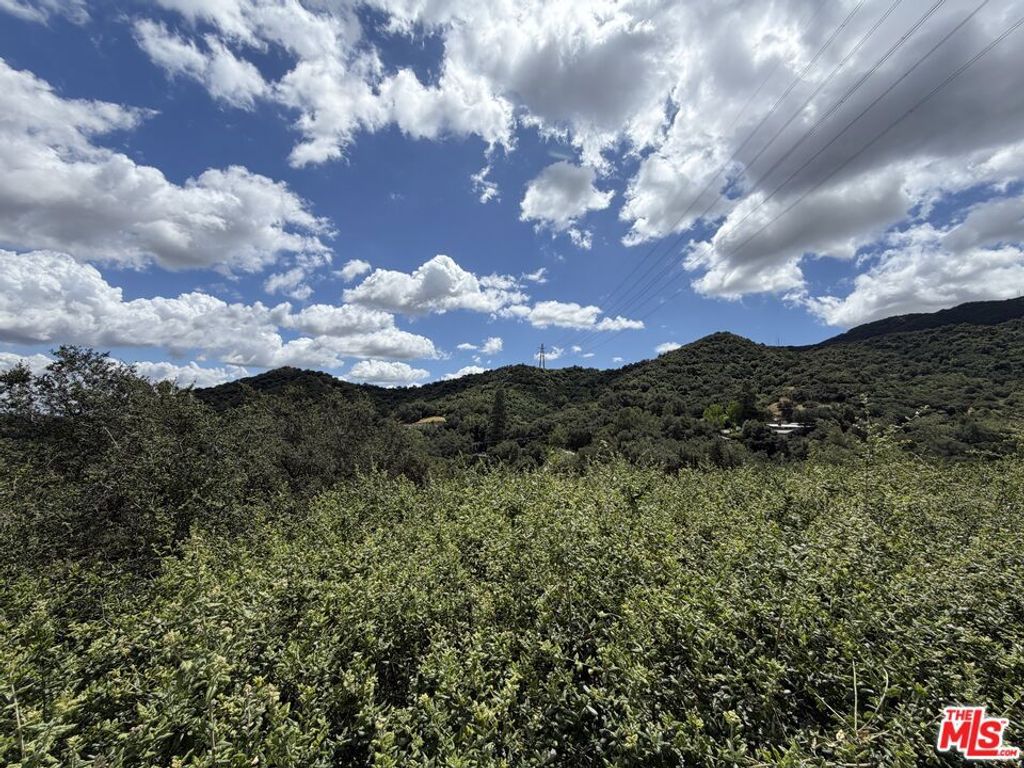 Image 19 of property listing at 3759 Lockerbie Lane, Glendale, CA 91208