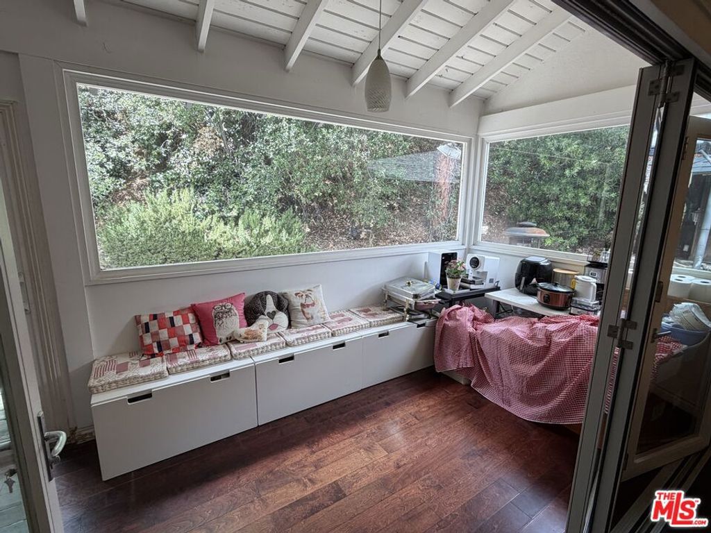 Image 26 of property listing at 3759 Lockerbie Lane, Glendale, CA 91208