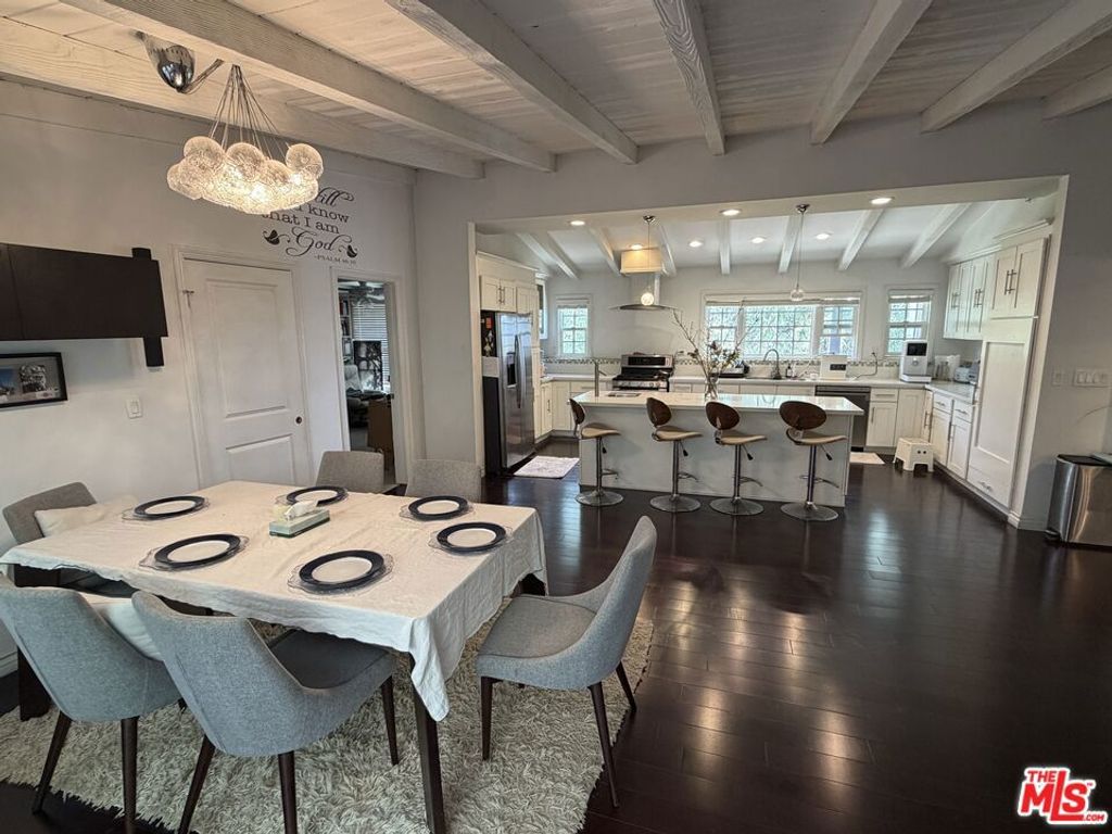 Image 7 of property listing at 3759 Lockerbie Lane, Glendale, CA 91208