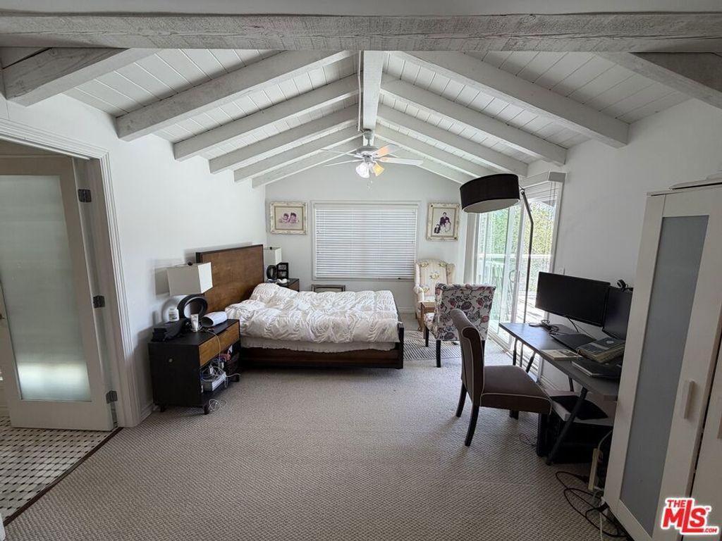 Image 9 of property listing at 3759 Lockerbie Lane, Glendale, CA 91208