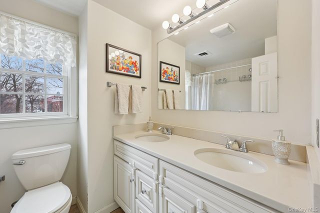 52 Washington Mews 52, Port Chester, NY 10573