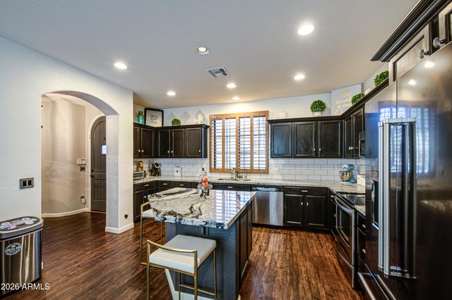 2404 W DUSTY WREN Drive, Phoenix, AZ 85085