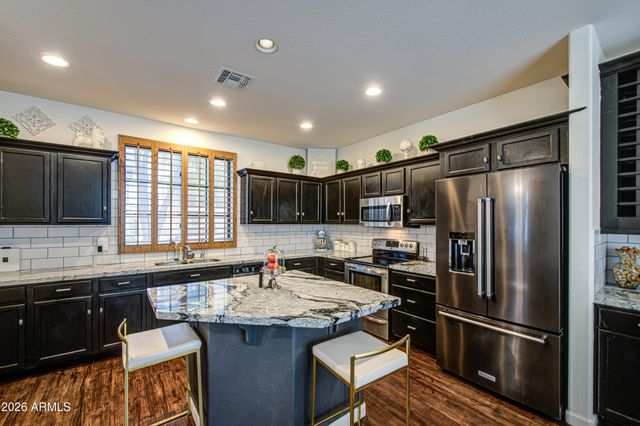 2404 W DUSTY WREN Drive, Phoenix, AZ 85085