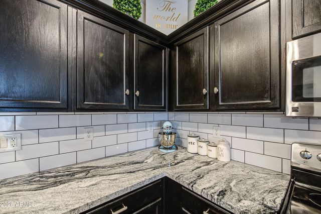 2404 W DUSTY WREN Drive, Phoenix, AZ 85085