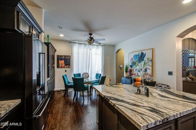 2404 W DUSTY WREN Drive, Phoenix, AZ 85085