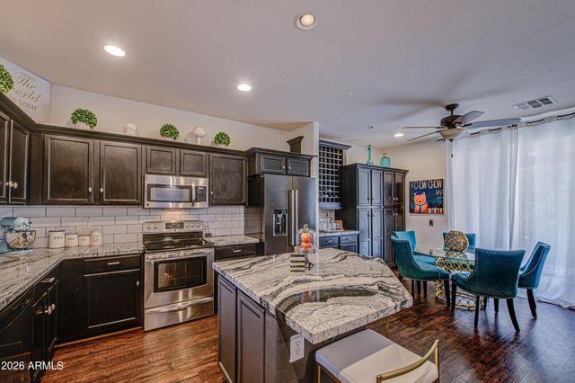2404 W DUSTY WREN Drive, Phoenix, AZ 85085