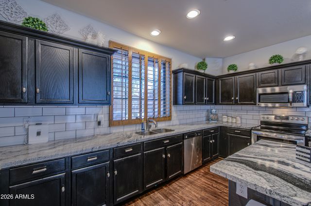2404 W DUSTY WREN Drive, Phoenix, AZ 85085
