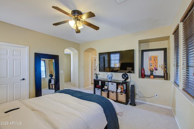 2404 W DUSTY WREN Drive, Phoenix, AZ 85085