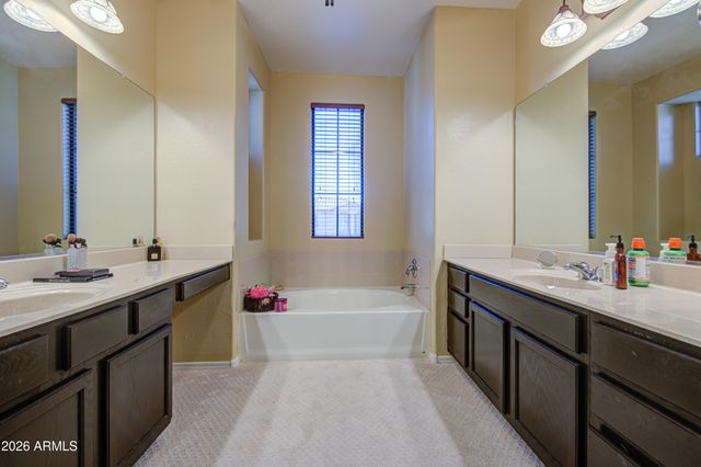 2404 W DUSTY WREN Drive, Phoenix, AZ 85085