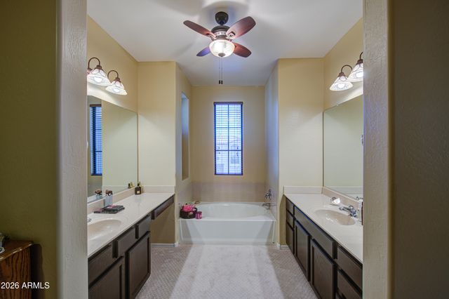 2404 W DUSTY WREN Drive, Phoenix, AZ 85085