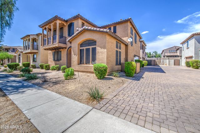 2404 W DUSTY WREN Drive, Phoenix, AZ 85085