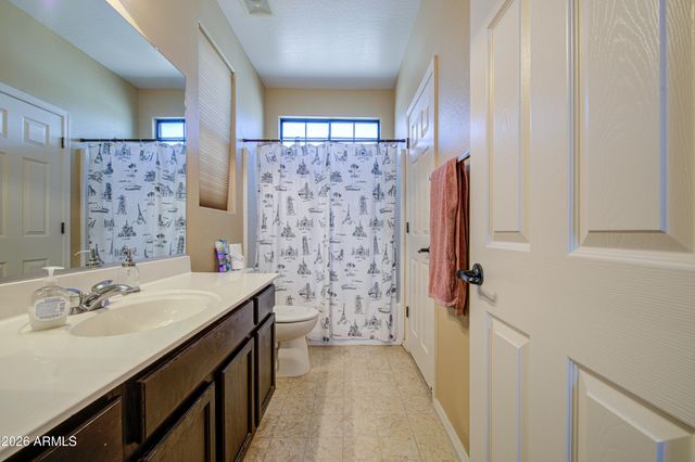 2404 W DUSTY WREN Drive, Phoenix, AZ 85085