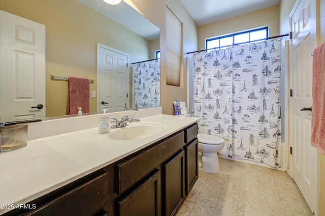 2404 W DUSTY WREN Drive, Phoenix, AZ 85085