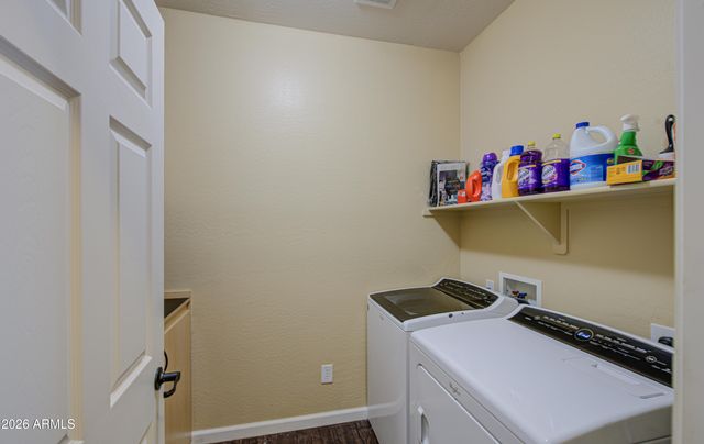 2404 W DUSTY WREN Drive, Phoenix, AZ 85085