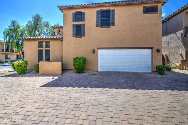 2404 W DUSTY WREN Drive, Phoenix, AZ 85085