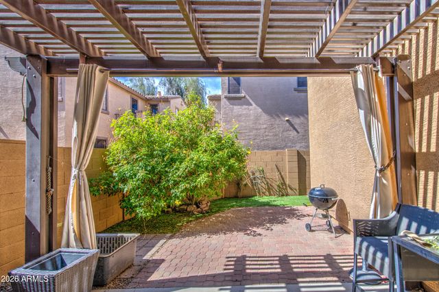 2404 W DUSTY WREN Drive, Phoenix, AZ 85085