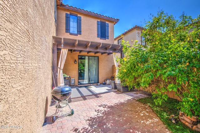2404 W DUSTY WREN Drive, Phoenix, AZ 85085