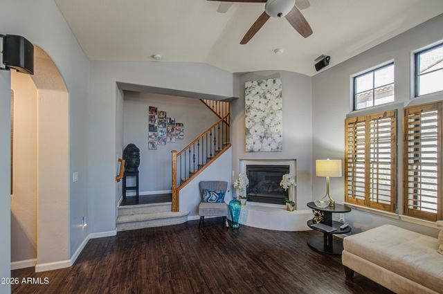 2404 W DUSTY WREN Drive, Phoenix, AZ 85085