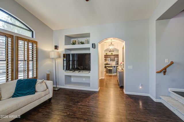2404 W DUSTY WREN Drive, Phoenix, AZ 85085