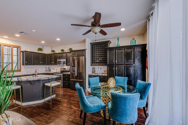 2404 W DUSTY WREN Drive, Phoenix, AZ 85085