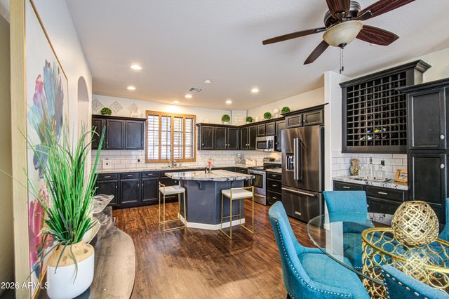 2404 W DUSTY WREN Drive, Phoenix, AZ 85085