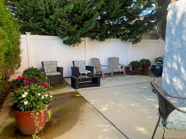 504 Merrick 4M, Lynbrook, NY 11563