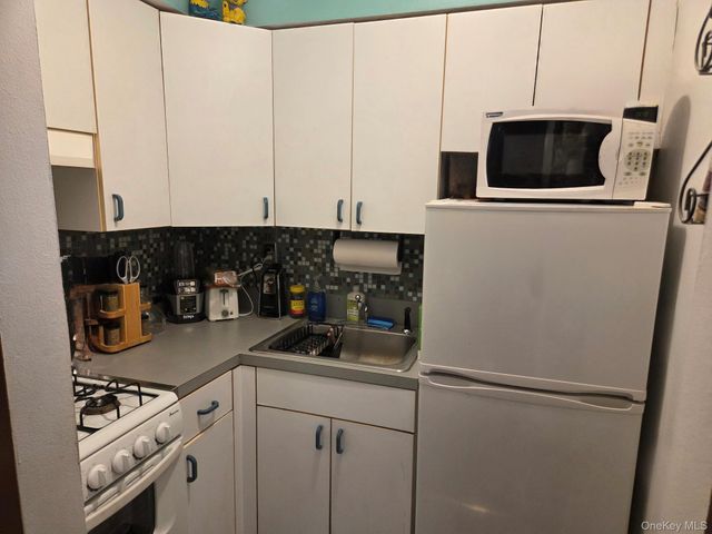 504 Merrick 4M, Lynbrook, NY 11563