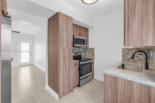 16000 NW 21st Ave, Miami Gardens, FL 33054