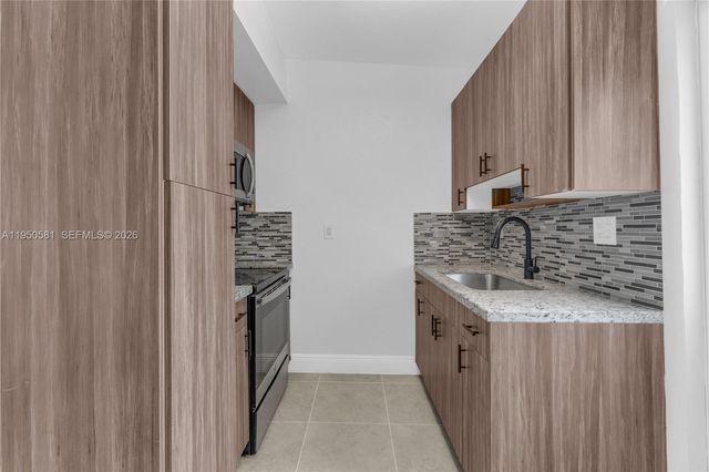 16000 NW 21st Ave, Miami Gardens, FL 33054