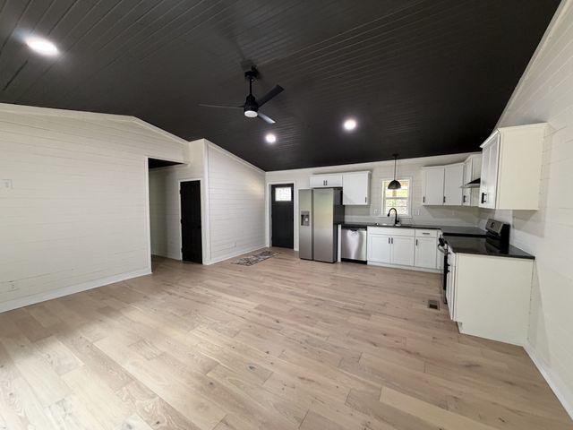 267 Collins River Dr, Rock Island, TN 38581
