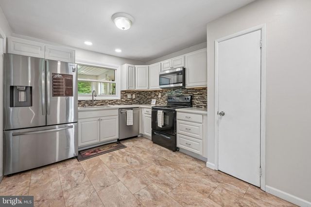114 CHATHAM RD, Mount Laurel, NJ 08054