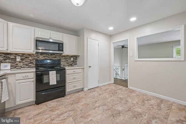 114 CHATHAM RD, Mount Laurel, NJ 08054