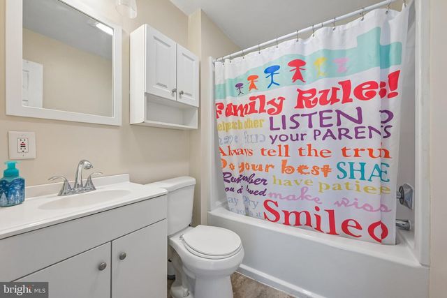 114 CHATHAM RD, Mount Laurel, NJ 08054