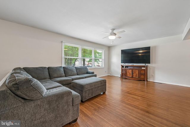 114 CHATHAM RD, Mount Laurel, NJ 08054
