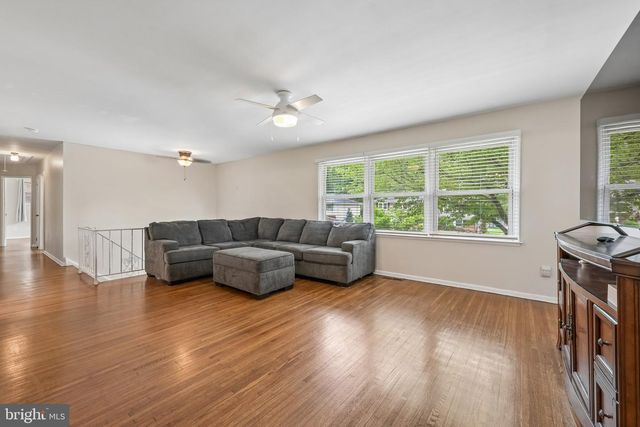 114 CHATHAM RD, Mount Laurel, NJ 08054