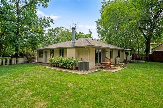7200 W 83rd Street, Overland Park, KS 66204