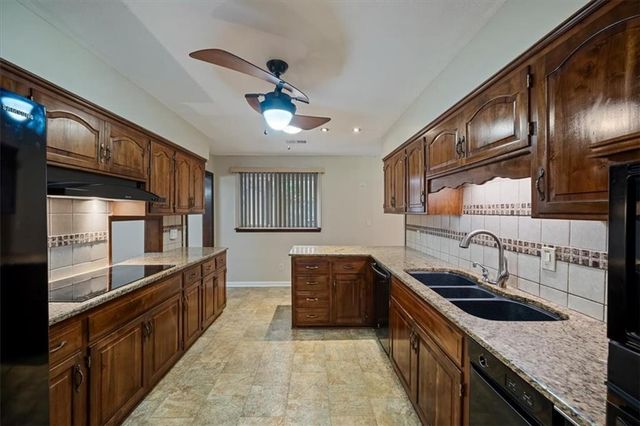 7200 W 83rd Street, Overland Park, KS 66204