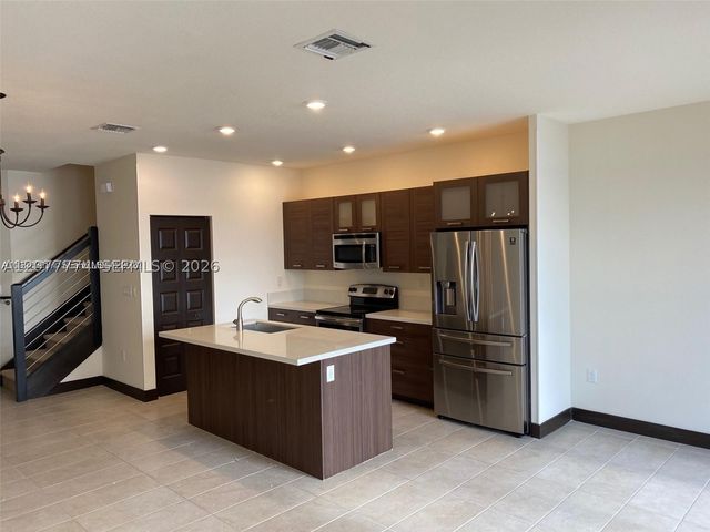 9116 NW 158th St, Miami Lakes, FL 33018