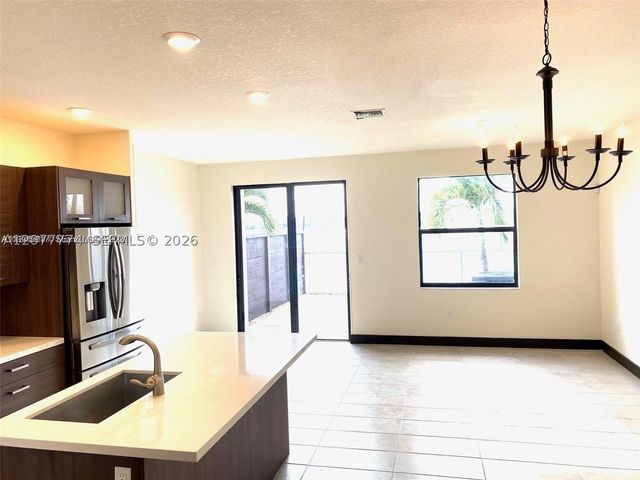 9116 NW 158th St, Miami Lakes, FL 33018