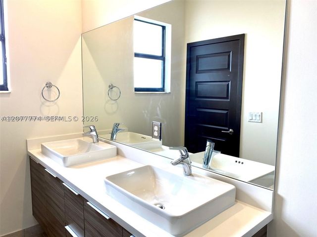 9116 NW 158th St, Miami Lakes, FL 33018