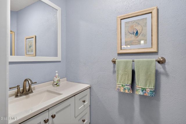 525 Highwood Circle, Guilderland, NY 12203
