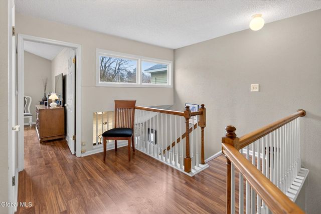 525 Highwood Circle, Guilderland, NY 12203