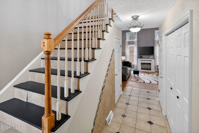 525 Highwood Circle, Guilderland, NY 12203