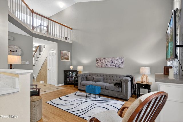 525 Highwood Circle, Guilderland, NY 12203