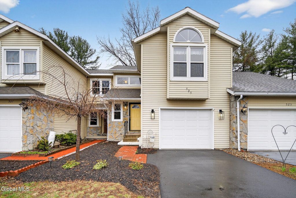 525 Highwood Circle, Guilderland, NY 12203