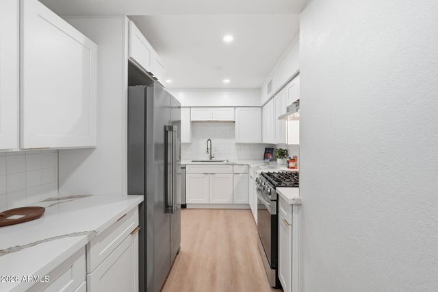 2047 E VIRGINIA Avenue, Phoenix, AZ 85006