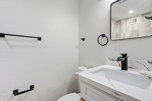 2047 E VIRGINIA Avenue, Phoenix, AZ 85006