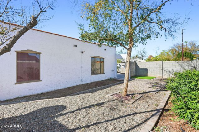 2047 E VIRGINIA Avenue, Phoenix, AZ 85006